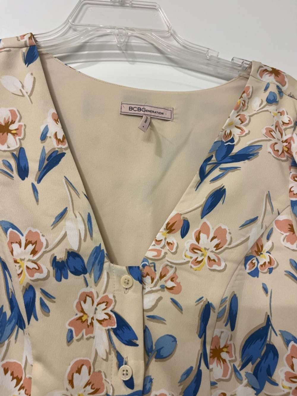 BCBG Spring Floral Smock Midi Dress V Neck Buttons Floral Print Chic Womens Sz 4 - Picture 5 of 11
